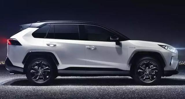 2019款丰田RAV4亮相，比现款帅N倍，内饰逼格很高啊