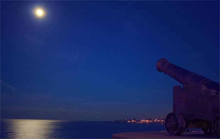 为什么太阳落山后 夜空就会变成黑色（黑色夜空）