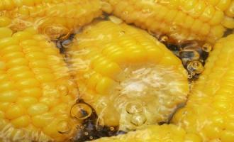 玉米煮多久就熟了？电饭锅高压锅都需要煮几分钟？