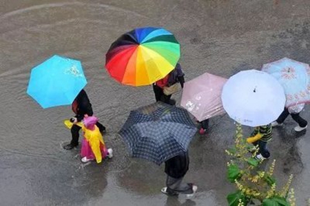 下雨感慨说说，关于雨天的心情句子